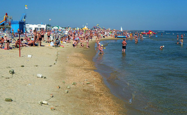 Пляж курортного поселка Пляж курортного поселка